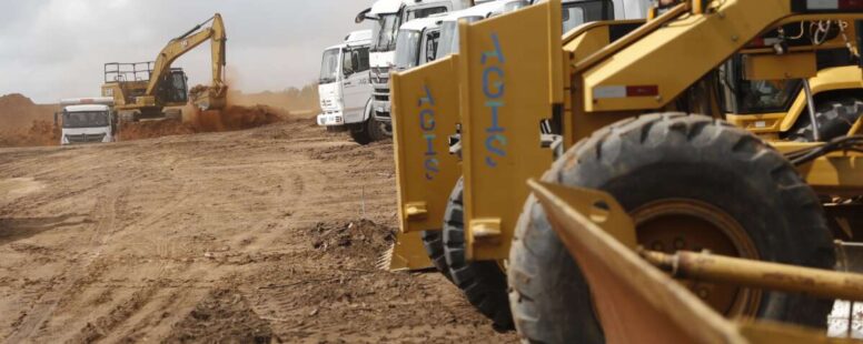 Elmano de Freitas faz vistoria em obras da Ferrovia Transnordestina nos trechos do Maciço de Baturité e Sertão Central. Serviços chegam a 80% de execução