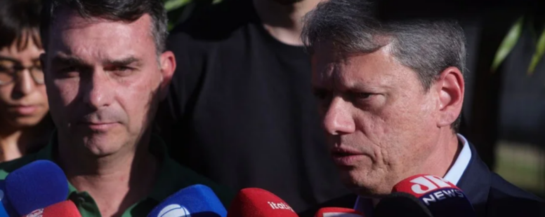 Tarcísio de Freitas adia visita a Bolsonaro na Papudinha. Candidatura de Flávio ainda não é unanimidade