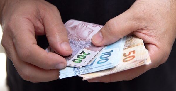 Ano novo começa com novo valor do salário mínimo e com passagem de ônibus mais cara em Fortaleza