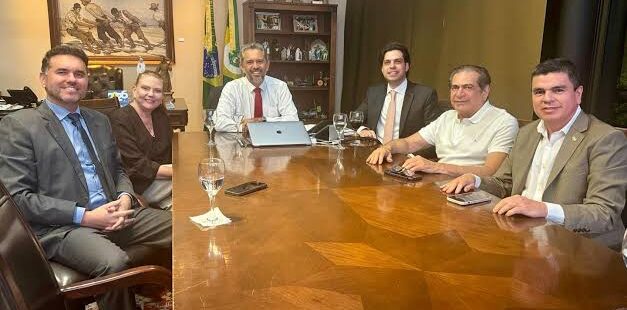 Governo e oposição disputam apoio do União Brasil na disputa eleitoral de 2026 no Ceará. Comando do PP estadual diz que estará com Elmano de Freitas