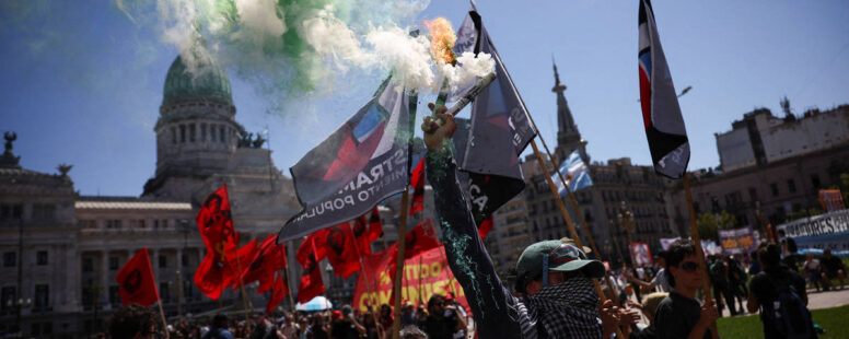 Senado da Argentina aprova reforma trabalhista de Javier Milei com aumento de jornada de trabalho, redução de indenização e da maioridade penal para 14 anos