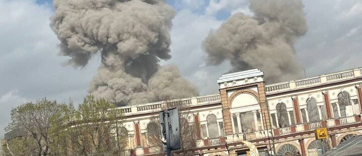 Estados Unidos e Israel lançam ataque coordenado contra a capital do Irã. Alvo é programa nuclear de Teerã