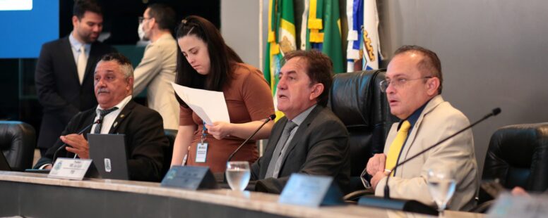 Vereadores de Fortaleza aprovam reajuste salarial de 4,76% aos servidores municipais