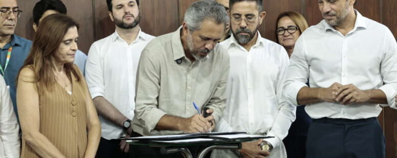 Governador Elmano de Freitas autoriza concurso público para dois mil cargos de professores da rede estadual