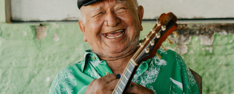 Carnaval de Fortaleza tem sete polos de folia neste sábado. No Aterrinho da Praia de Iracema tem homenagem a Macaúba do Bandolim