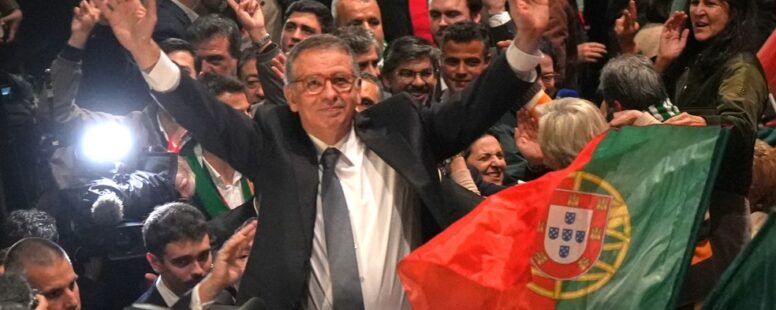 António José Seguro, do Partido Socialista, é eleito presidente de Portugal. Lula exalta vitória