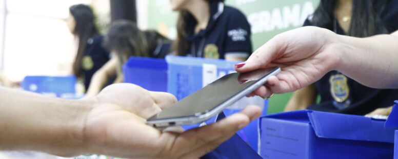 Governo do Ceará entrega mais de 1.200 aparelhos recuperados pelo programa Meu Celular nesta terça-feira