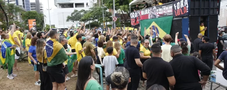 Oposição faz protesto na Praça Portugal contra Lula e STF. Outras capitais também registram manifestações, mas com público abaixo do esperado