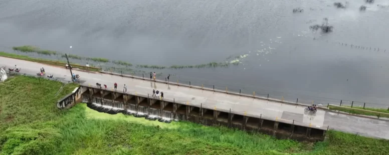 Com boas chuvas no início de março, dois açudes no Sertão do Ceará começam a sangrar