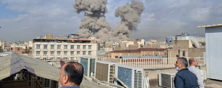 Ataques dos EUA e Israel ao Irã ampliam conflito no Oriente Médio. Pelo menos 14 países podem ser atingidos e estrangeiros tentam deixar a região