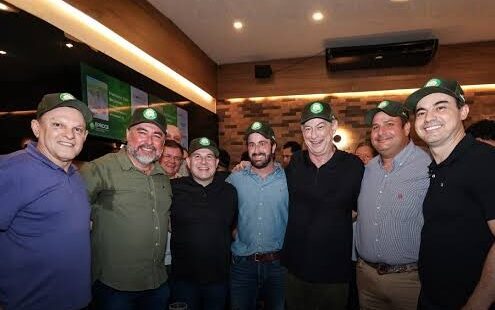 Ciro Gomes reúne oposição em almoço, fala de divergências com Família Bolsonaro e dificuldades em união com PL