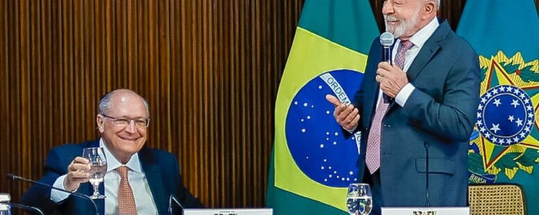 Lula confirma que Geraldo Alckmin continua como vice na sua chapa e encaminha nome de Jorge Messias ao Senado para vaga no STF