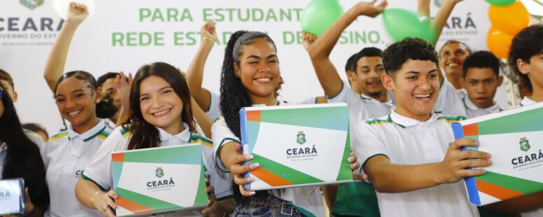 Governo do Ceará entrega novos tablets a estudantes de Mombaça nesta quarta-feira