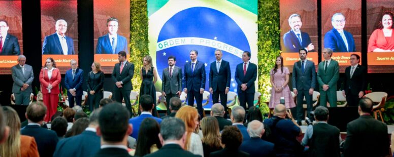 Assembleia Legislativa do Ceará homenageia políticos e personalidades com Medalha Plenário 13 de Maio