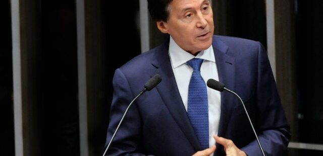 Eunício Oliveira anuncia afastamento temporário para tratamento de saúde, mas confirma que continua na disputa por uma vaga no Senado