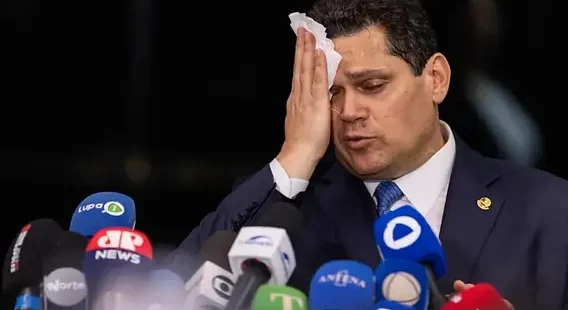 Isolado, Davi Alcolumbre coloca pauta-bomba no Senado, trava tramitação do fim da escala de trabalho 6×1 e é alvo de denúncia de ter recebido dinheiro do banqueiro Daniel Vorcaro