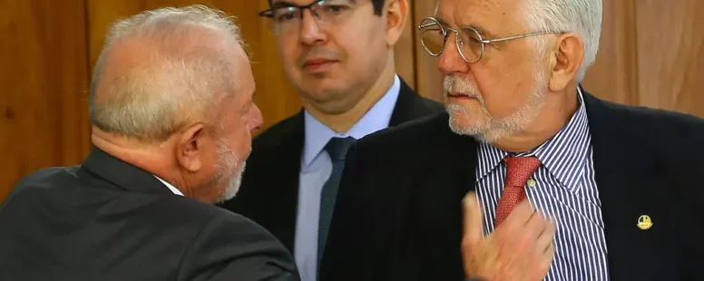 Lula se reúne com Jaques Wagner nesta semana para definir possível saída da liderança do Senado após operação da PF