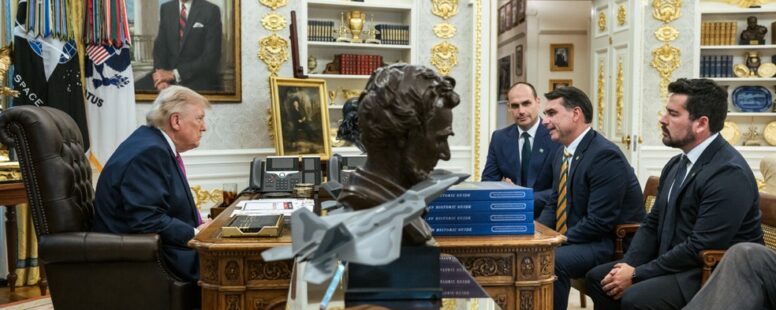Repercussão do novo tarifaço na internet é negativa para Flávio Bolsonaro. “Traição ao Brasil” explode nas redes com 78% contra Trump e Família Bolsonaro