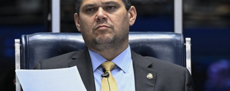 Sob pressão, Davi Alcolumbre segura pautas de Lula e enfrenta até ameaça de greve de caminhoneiros