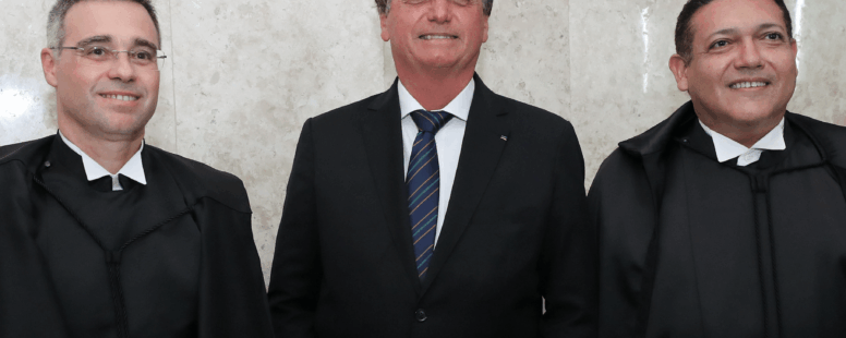 Defesa de Jair Bolsonaro joga responsabilidade por vídeo de IA sobre Flávio e eleva pressão no TSE para que puna candidato bolsonarista