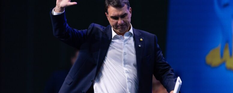 Carta de Flávio Bolsonaro expõe desespero eleitoral do bolsonarismo e dá palanque de soberania a Lula