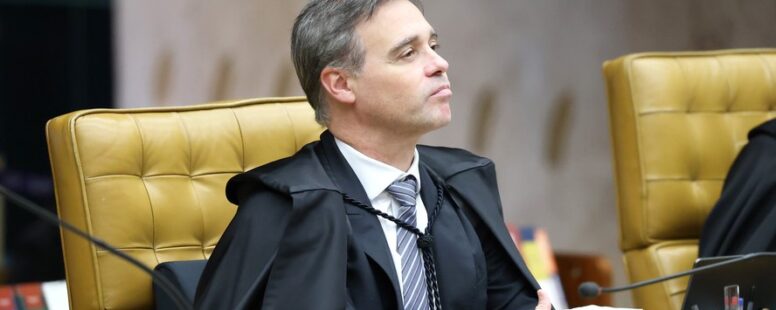 Ministro André Mendonça segura Caso Lulinha sob vazamentos para a imprensa e mantém silêncio no Caso “Dark Horse” que envolve Flávio Bolsonaro