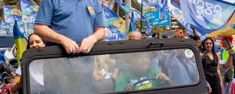 Ciro Gomes defende reformulação do turismo e critica segurança em ato na Praia do Futuro