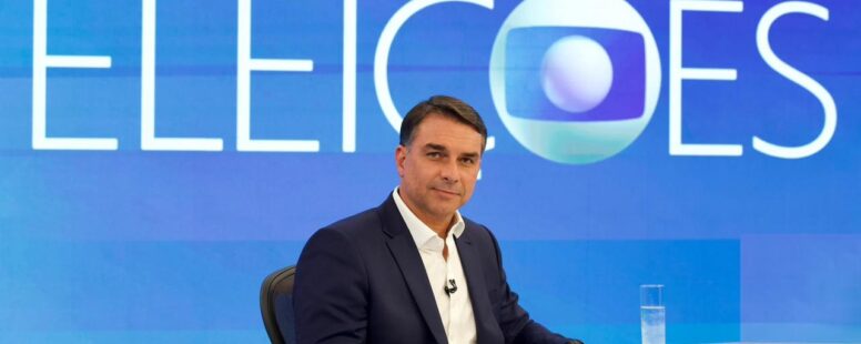 No Jornal Nacional,  Flávio Bolsonaro silencia sobre rota do dinheiro recebido do banqueiro Daniel Vorcaro e defende ex-PM miliciano