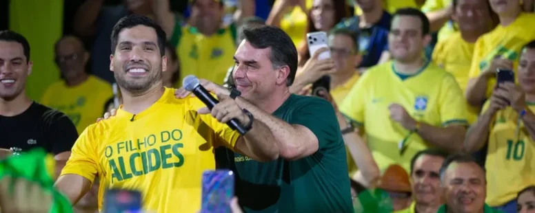 Flávio Bolsonaro tem agenda confirmada em Fortaleza no dia 15 de setembro, anuncia André Fernandes