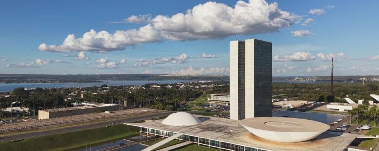 Congresso aprova fim definitivo da “taxa das blusinhas” para compras de até US$ 50 dólares