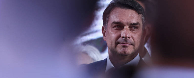 Após crescimento de Lula nas redes sociais, Flávio Bolsonaro recua sobre escala de trabalho 6×1 e cancela ida ao debate da Band no próximo domingo
