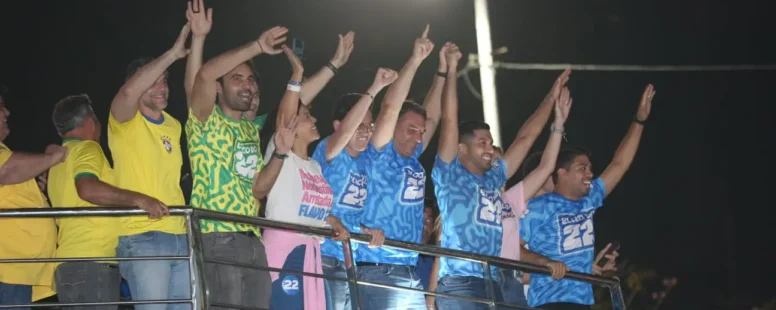 Flávio Bolsonaro faz campanha em Fortaleza, mas não diz se vai abrir sigilo bancário dele e da família mesmo após Lula aceitar exigências feitas pelo bolsonarista