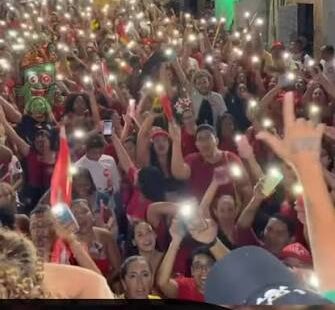 Juventude e lideranças realizam o “Baile do 13” em apoio a Lula no bairro Vicente Pinzón em Fortaleza