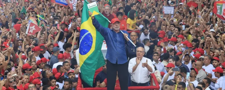 Em virada inédita, Lula vence Flávio Bolsonaro e conquista o quarto mandato presidencial