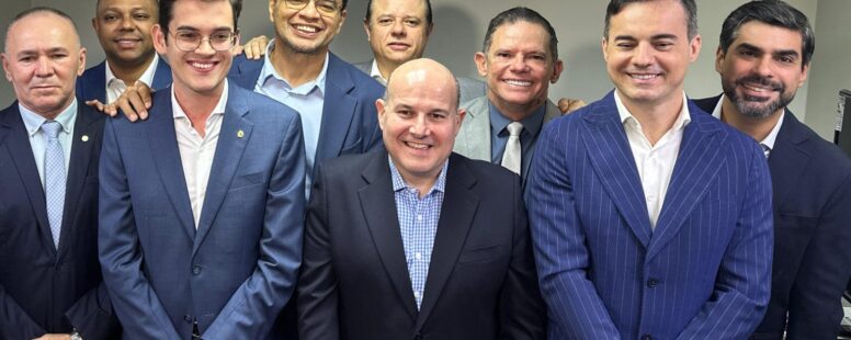 Enquanto Ciro Gomes se mantém em silêncio, aliados que saíram derrotados no Ceará declaram apoio a Flávio Bolsonaro no 2º turno