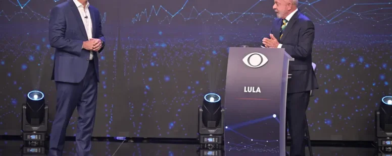 Primeiro debate do 2º turno entre Lula e Flávio na Band é marcado por ataques, tensão e poucas propostas
